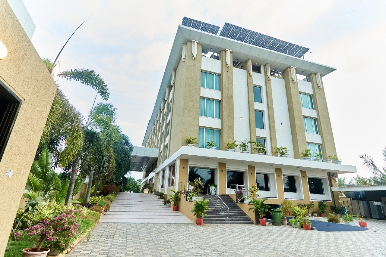 Tania President Inn img