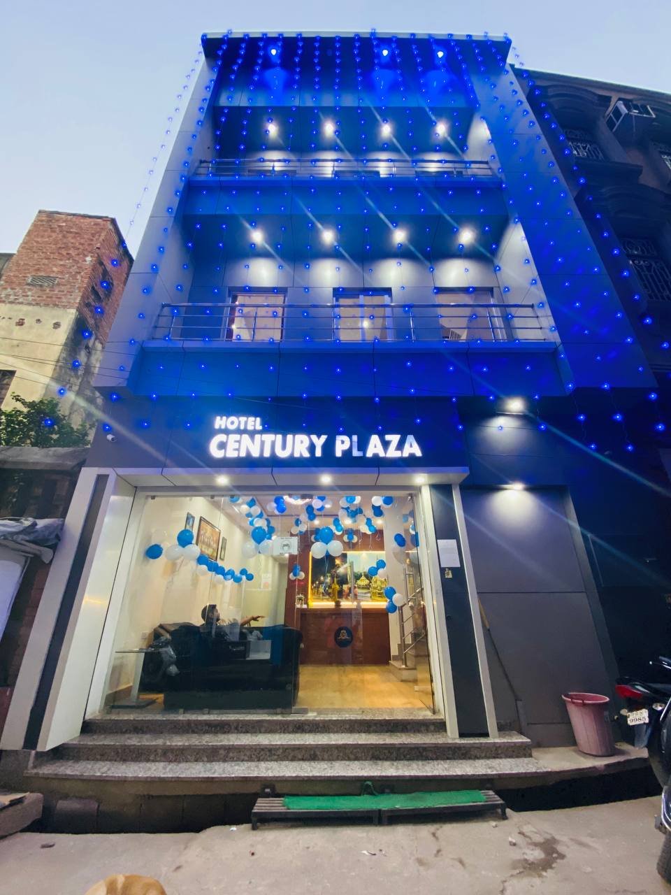 The Century Plaza Hotel img