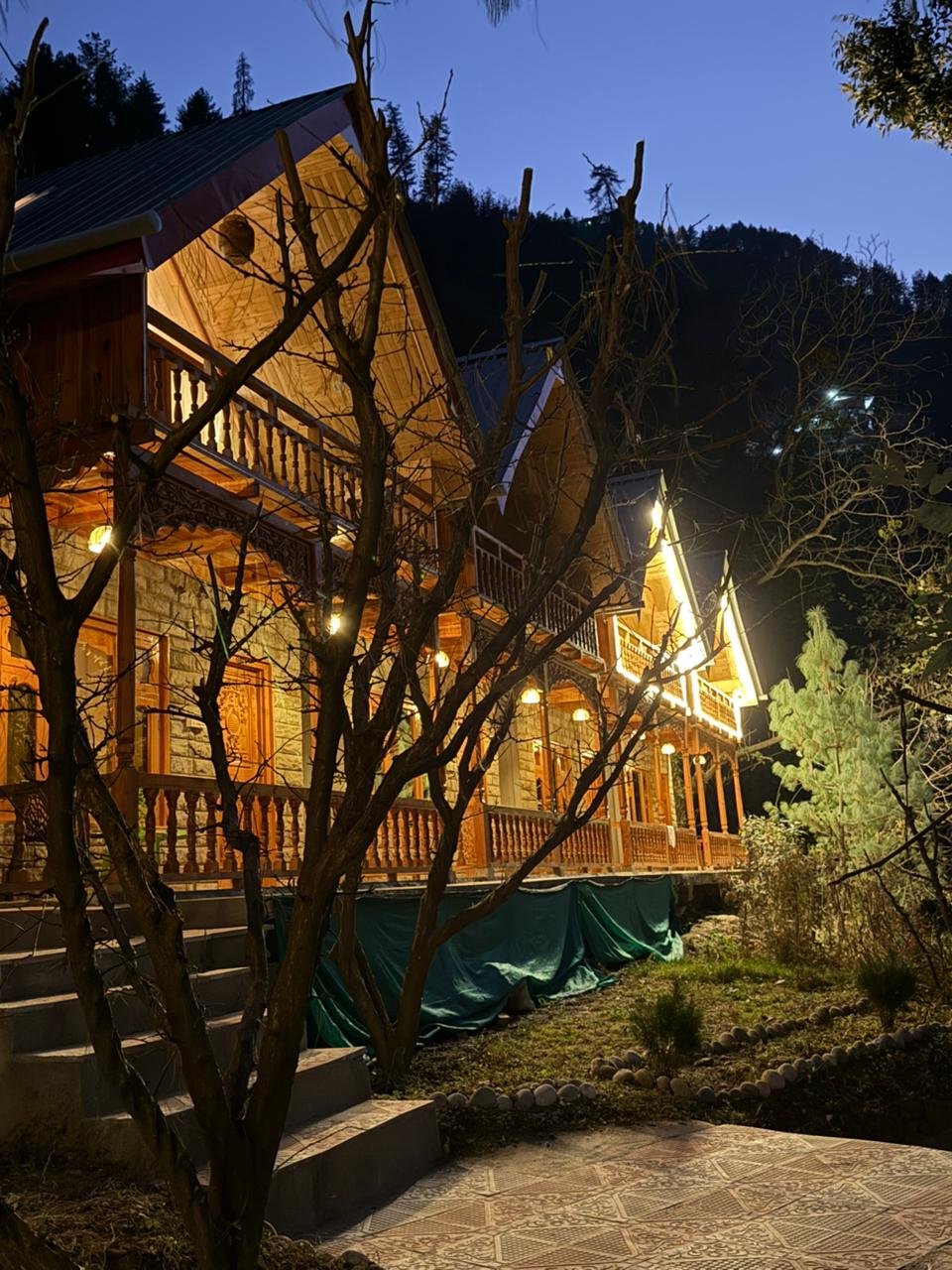 wooden stone cottage img